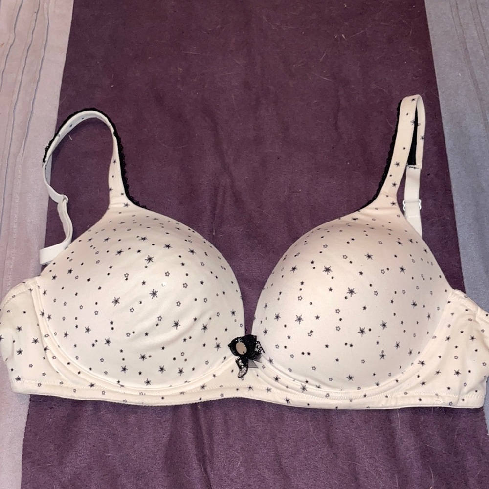 Victoria Secret bra. Color: Cream/Black. Size: 36C.